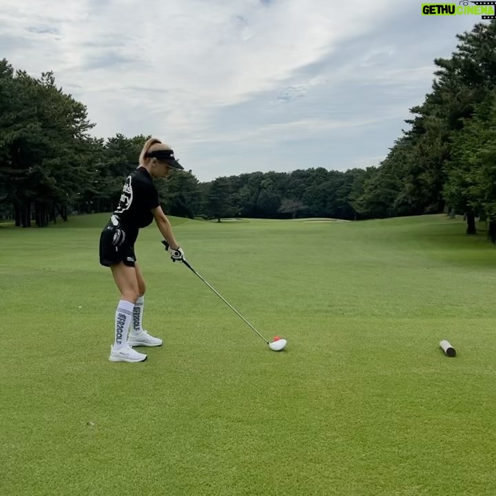 Ai Kago - 7.3K Likes - ⛳️🏌️♀️
あいぼん初ラウンドしてきました!!!!
2枚目は初のドライバー動画、めっちゃ天ぷらしました。笑
3枚目はちょっと調子良くなりました🥹❤️
なに!ゴルフ楽しい!!
初心者すぎて下手ですが、これから練習もしてもっと飛ばせるようになりたいです💕💕💕
スコアと今日1番ショットは
ストーリーにアップしますね🤫
ウエアは全身 @fr2golf 🐇⛳️