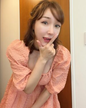 Ai Kago Instagram - お友達が🏠に来るので可愛い部屋着に着替えてたら、長女がヘアアレンジしてくれた☺️💕
サンキューだよ🔥🔥🔥

これから簡単な、お料理準備します🍴

#動画恥ずかしいけど載せとくね