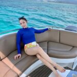 Ai Kago Instagram - お天気に恵まれたcruising🛥️💕 シュノーケル🤿もしたよ！ 海の中の世界ってなぜこんなに素敵なんだろう？？ ずーっと潜っていられる程のエメラルドグリーンの海。 人魚のように足にヒレがあったら私はきっとこの海に住むだろう🧜🩷