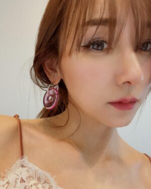 Ai Kago Instagram - 今日はとある雑誌の撮影〜💕ロケなの。
最近はちゃんとオトナを意識して生きてる！
話し方とか食べ方とか、そういうところも。
