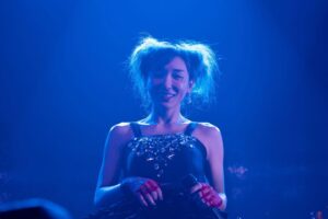 Ai Kago Instagram - 加護ちゃんねるライブ2023WINTER❄️
昨夜はたーーーくさんのあいぼんファンの皆んなが集まってくれて
最高な時間を過ごす事が出来ました！
本当にありがとうございました✨
2023の最後にみんなと直接会えたこと、本当に幸せでした🩷

このライブのために沢山準備をしてきました。
そしてVJも今回入れてみましたが、映像の方も楽しんで頂けたと言ってもらえて嬉しかったです😉

こうして頑張ってこれるのは
間違いなく、ずっと応援してくださっているファンの皆んなのおかげだし、支えてくれているスタッフ仲間のお陰です。

今回はベーシストで妹も初登場しましたが
暖かく見守ってくださってありがとうございました！

もうすぐクリスマスですね🩷
あいぼんが先にみんなのクリスマスを奪ったよ😆🌲

次回のライブまでにまたパワーアップして戻るのでまた来てね🎙️
愛してるよーーー！！！❤️