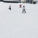 Ai Kago Instagram – ニセコ〜❄️⛷🏂day2

気温マイナスの世界〜🤍🤍🤍
娘も息子もスイスイ滑って、(3枚目は5歳の息子と😊)
北海道の雪の世界からパワーを頂いております🏔
今シーズンあと何回行けるかな🥹

#最後の動画うざめです🙇‍♂️