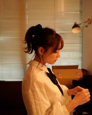 Ai Shinozaki Instagram - ・

オフショット📸

Photo by @kamiiisaka

あれ、今回ゲスト出演だったよね？って
自分でも不思議になっちゃうくらい
沢山写真撮ってくれたの🫢笑

せっかくだから
沢山載せさせてね..♡