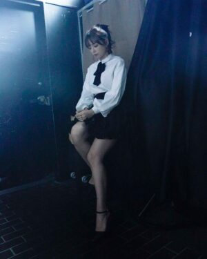 Ai Shinozaki Instagram - ・

オフショット📸

Photo by @kamiiisaka

あれ、今回ゲスト出演だったよね？って
自分でも不思議になっちゃうくらい
沢山写真撮ってくれたの🫢笑

せっかくだから
沢山載せさせてね..♡