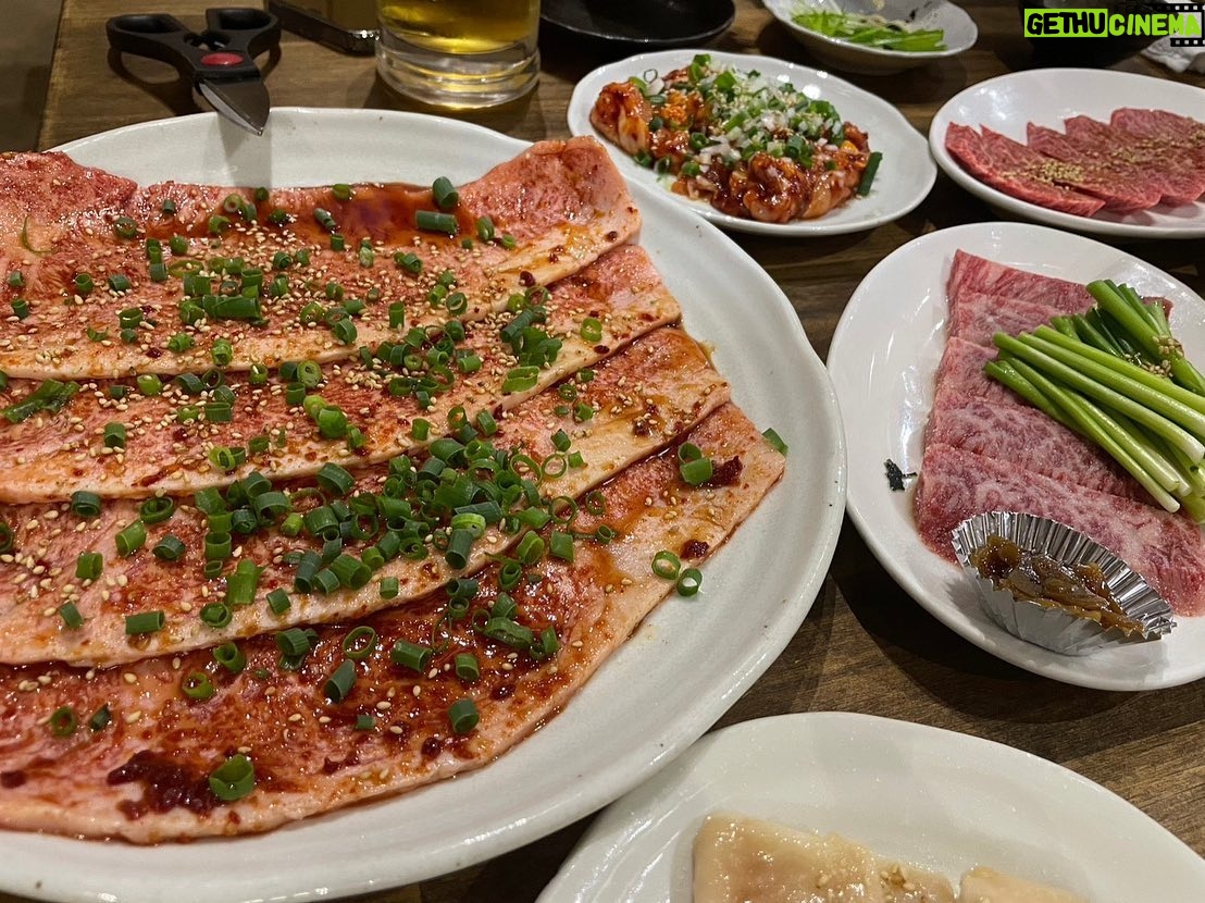 Ai Shinozaki Instagram - ・ 先日ゆうちょ(@yu__i.aoya )の旦那さんの 春季キャンプを観に宮崎に行ってきました!! 1-4枚目 サンマリンスタジアム宮崎でキャンプ見学 5枚目 オススメしてもらったホルモン屋さん 6-7枚目 オススメしてもらった地鶏り屋さん 8枚目 折角だからゴルフ行った 9枚目 ホテルでパシャリ📸 最後は絶妙な映えスポット発見して、撮ろ撮ろってしつこいから1枚だけ一緒に撮ったやつ笑 良い旅でした😌✨ #宮崎 #女子旅行 #春季キャンプ #思い出投稿