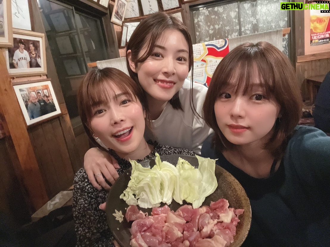 Ai Shinozaki Instagram - ・ 先日ゆうちょ(@yu__i.aoya )の旦那さんの 春季キャンプを観に宮崎に行ってきました!! 1-4枚目 サンマリンスタジアム宮崎でキャンプ見学 5枚目 オススメしてもらったホルモン屋さん 6-7枚目 オススメしてもらった地鶏り屋さん 8枚目 折角だからゴルフ行った 9枚目 ホテルでパシャリ📸 最後は絶妙な映えスポット発見して、撮ろ撮ろってしつこいから1枚だけ一緒に撮ったやつ笑 良い旅でした😌✨ #宮崎 #女子旅行 #春季キャンプ #思い出投稿