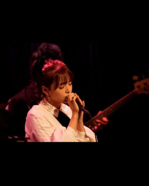 Ai Shinozaki Instagram - ・

『TAKURO OHNO Favorite Showa J-Pop Live ～with a smile vol.2～』ソロショット📸

Photo by  @kamiiisaka

#live #昭和歌謡 #cottonclub