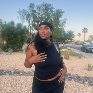 Aida Osman Instagram - firing these off real quick! happy monday! get 2 it. it’s money for everyone