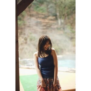Aika Sawaguchi Instagram - 本日発売 週刊少年マガジンの表紙巻頭に掲載していただいています！
美味しいごはん食べて、あったかい温泉入って、これは撮影なのか？と何度か疑った撮影でしたっ！
ぜひ、みておくれ❗️