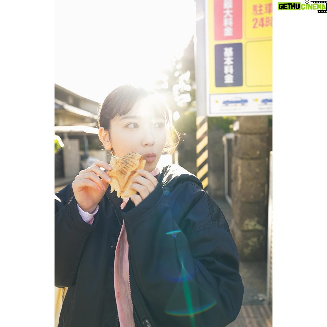 Aika Sawaguchi Instagram - たい焼きとはなんら関係のない話なのですが、お風呂上がりに目と鼻がグジュグジュするのはなんでですか?寒暖差ですか?もしかして花粉ですか?日中はなんてことないのに、なんでそういう紛らわしいことするんですか?