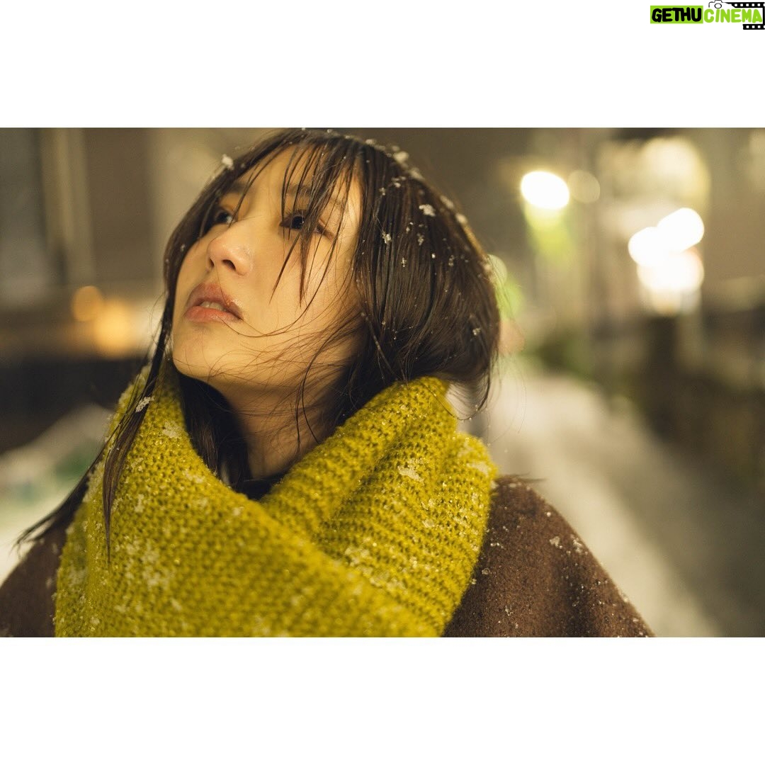 Aika Sawaguchi - 8.1K Likes - もう立派なインスタグラマーなので、雪と写真を撮るなんてちょちょいのちょいなんですわ寒