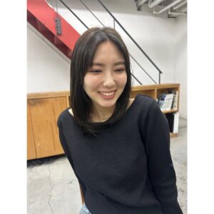 Aika Sawaguchi Instagram - 今日も今日とてお世話になりました。(@miri.___________ )
暗めのお色、重たすぎずかわいいでございます。
前髪を少し伸ばしてみることにしました。ウキウキしてます。