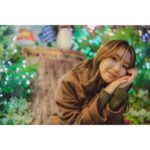 Aika Sawaguchi Instagram - クリスマス感のある写真をどうぞ。クリスマスを過ぎてから撮っていただいた写真です。 今日で仕事納めでして、今年もいろんなことがあったなあと思うのですが、一向に具体例が上がってこないので、ここで失礼。良いお年を。2