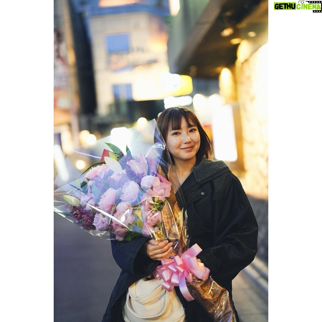 Aika Sawaguchi Instagram - サバエとヤッたら終わる、クランクアップしました❗️ 大変そうだなあと思っていたけど、終わってみれば笑っていたことばかり思い出してしまいますね。8月放送です!覚えといてね!