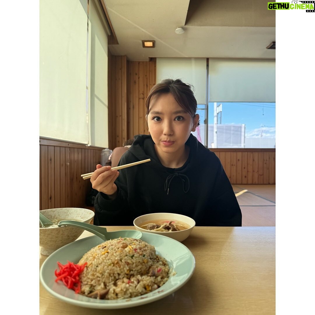 Aika Sawaguchi Instagram - 最近の沢。 アウトレットに行った沢 仕事終わりに炒飯を食べた沢 アウトレットで買った服の袖丈が思ったよりも短くて笑いが止まらない沢。 どの沢も楽しそうでなによりです。最近人と話しすぎて喉がずっと痛いです。