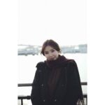 Aika Sawaguchi Instagram - 地元の名古屋では雪だそうで、母から動画が送られてきました。きっと撮っている母はニヤニヤしながら、私が喜ぶと思っているんでしょうね。ええ、思い通りとても喜びました。地元の景色なぜか心を緩ませます。ずるいです。思い出のご飯というわけではないのですが、コロッケを7つ作って7つ食べました。1人分のご飯を作るのがとても難しいです。上京2年目冬。