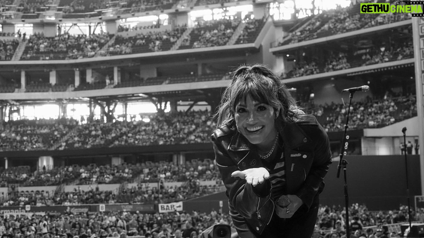 Aimee Interrupter - 14.9K Likes - Living in a dream and so so grateful @hellamegatour 🦄 🔥💕🎉 (📸: @rosewrightphotos)
