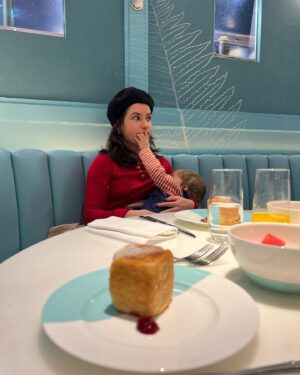 Aimee Kelly Instagram - Breastfeeding at Tiffany’s 🤪