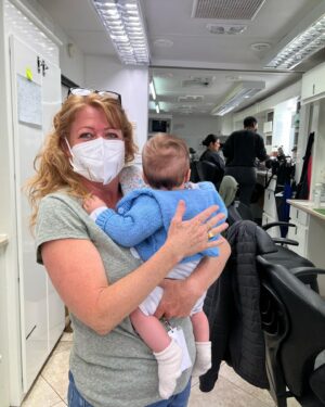 Aimee Kelly Instagram - after 7 months….that’s a WRAP?!

Thank you to the legend that is Mr @jimfieldsmith for having me onboard. What an honour it has been to work in your orbit💫

When I started this job my son was 3 weeks old and couldn’t hold up his head…he now has a tooth and is practically a teenager- yikes does time fly when your having fun!!😬

Cast & crew on this show are ELITE, the production set the standard on how to make it manageable to come to work with a newborn baby and I’m so incredibly grateful for you lot getting my sleep deprived self through (special shoutouts have to go to @ctaylorbfc & Co, your patience and help throughout has been unmatched, it was everyone’s first time navigating set times with a breastfed sprog and never once were we not able to finish a feed🤍 @angoxev for teaching me how to properly burp a baby, Costume for discreetly changing me when I leaked during a take and for washing/drying baby clothes because I was hardly at home to do it myself🤍 Daz for getting to set before all of us and setting the temp in our trailer so it was warm enough😭, the unit drivers who drove 2 hours there and 2 hours back every day enduring the white noise machine and going a smoother route to help keep him asleep😢 @holly_aird who was open for baby advice 24/7, Our amazing Nanny and even catering for making baby friendly finger foods when it was time to introduce solids. I fully believe I curbed my horrendous baby blues at the beginning with laughter, every night I went to bed cackling instead of crying with defeat and it’s all thanks to my cast mates YKWYA🤍 I’ll see you all in hell…with our roofless covid friendly tent x 

I could go on and on but yeh, it really does take a village, or in our case……..a film crew 🤣