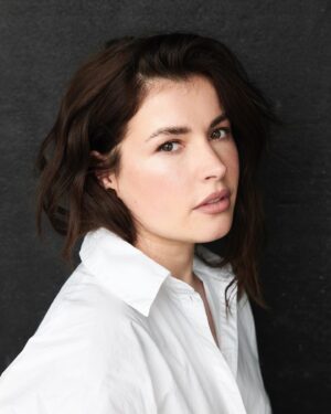 Aimee Kelly Instagram - Shot by @josephsinclair 

Mua @mariaasadimakeup 
Styling @steph__major 
Hair @sandrahahnel 
Brow maintenance @jiemaolashes 
Emergency antihistamine fairies🧚‍♀️ @ddapersonalpublicity