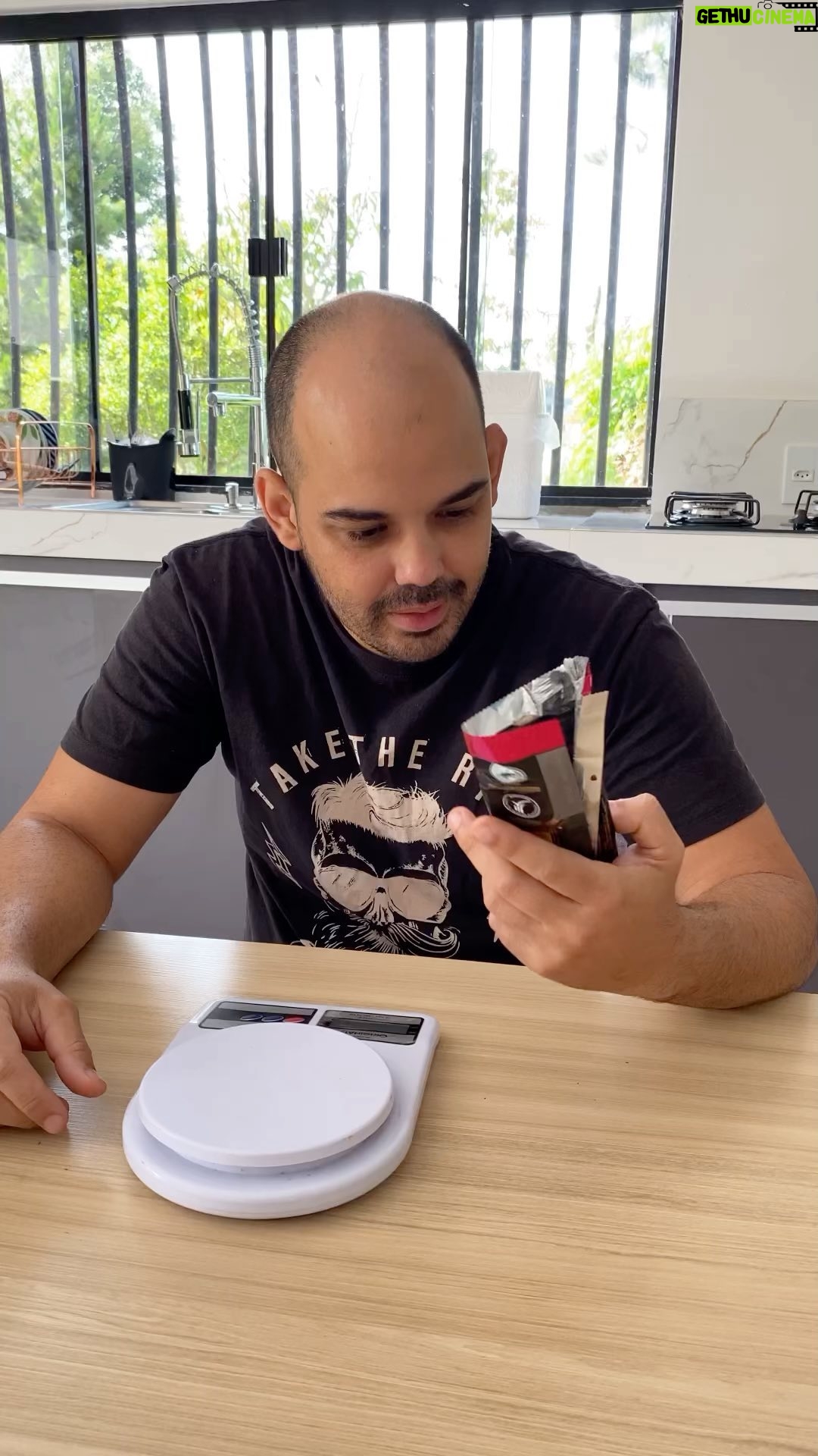 Aimée Madureira - 188 Likes - QUANDO SUA NUTRI DIZ QUE VOCÊ PODE COMER CHOCOLATE.. “ZERO” 😂😂😂
#fitnessmotivation #nutrição #treino #foco #foconoobjetivo #foconadieta #treino #força
