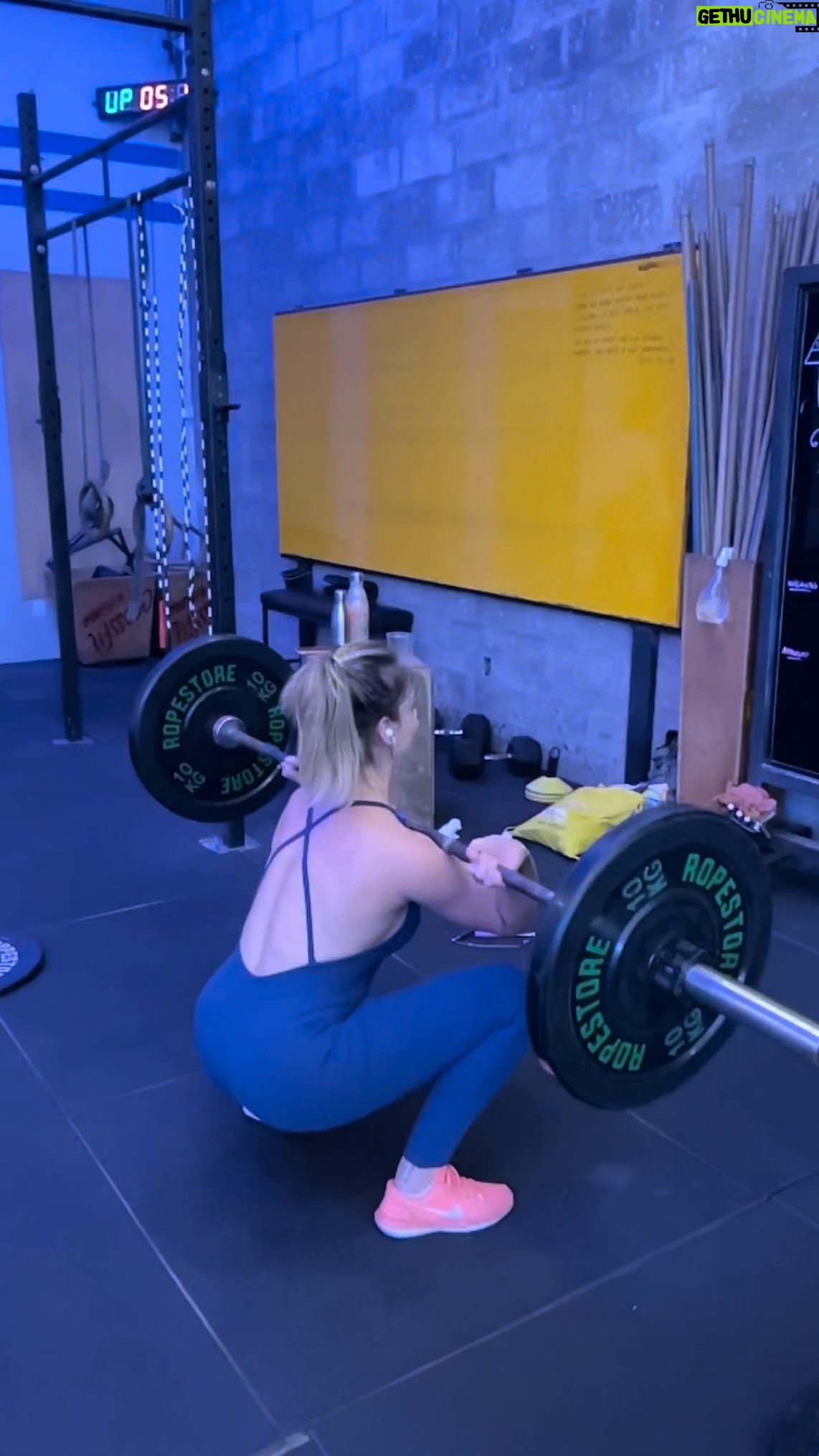 Aimée Madureira - 3 Likes - Mais um dia no CrossFit e sempre de @ccmoficial
.
.
.
#lookdodia #ccm #crossfit #workout #fitnessmotivation