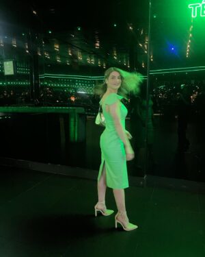 Aimée Madureira Instagram - #lastnight Que prosperidade. Foi incrível estar com vocês. ☘️💃🏼✨🎤 3h de show foi minha primeira vez!👏👏👏 @marcosebelutti 
E Rafaela, a foto ficou ótima. Obrigada. 🤣💚