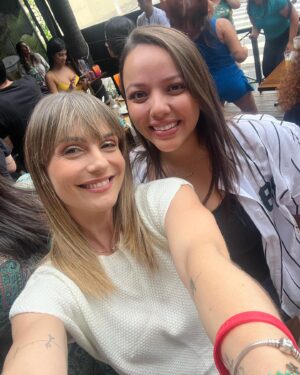 Aimée Madureira Instagram - Confraternização de final de ano do @estudiomais ! É uma delícia fazer parte dessa equipe! 🥰👩🏼‍⚕️🦋🚀💓⚡️ te vejo em breve São Paulo. 🎶🙏