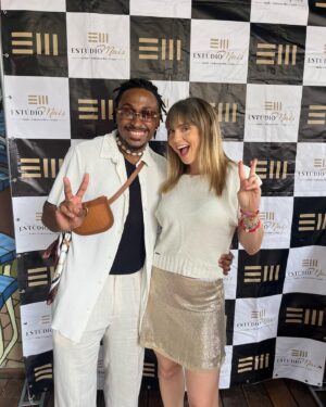 Aimée Madureira Instagram - Confraternização de final de ano do @estudiomais ! É uma delícia fazer parte dessa equipe! 🥰👩🏼‍⚕️🦋🚀💓⚡️ te vejo em breve São Paulo. 🎶🙏
