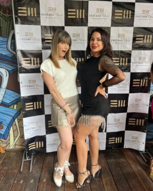Aimée Madureira Instagram - Confraternização de final de ano do @estudiomais ! É uma delícia fazer parte dessa equipe! 🥰👩🏼‍⚕️🦋🚀💓⚡️ te vejo em breve São Paulo. 🎶🙏