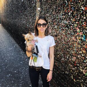Aimee Teegarden Instagram - In the 90’s, baby Aimeé thought this alley was the coolest👶🏼🍬🤣 #bubblegumwall #nostalgia