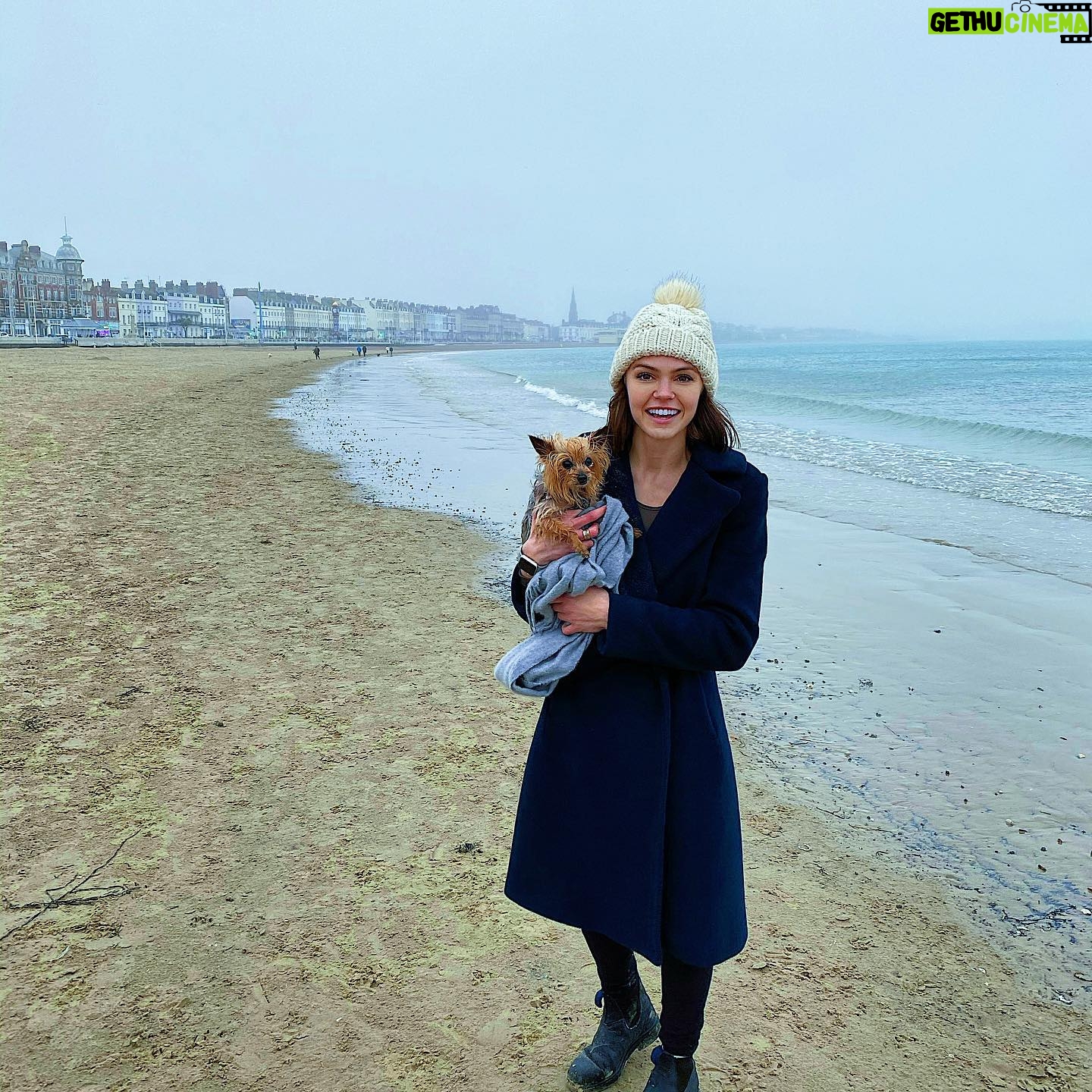 Aimee Teegarden - 3.4K Likes - Weāre a bit soggy after @mizzgizmo demanded her annual English seaside beach run š§š¬š§š¶ #soggydoggy #adventuretime #dogmum