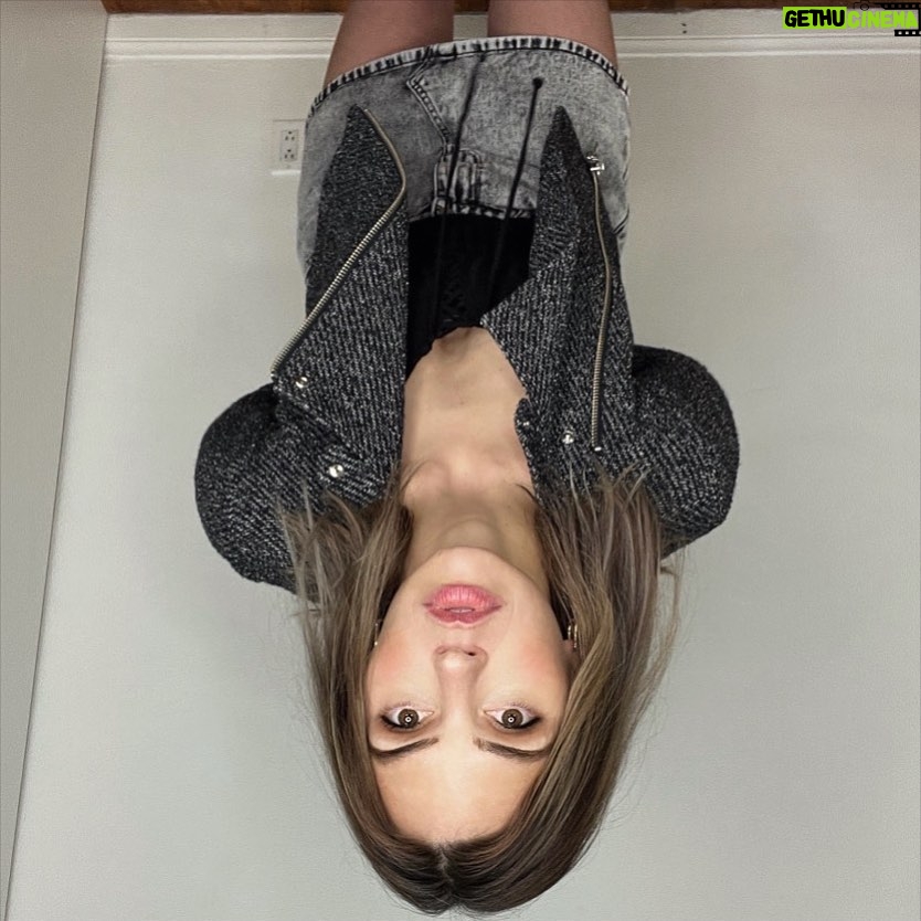 Aimee Teegarden - 4.8K Likes - Itās all about perspective babyš