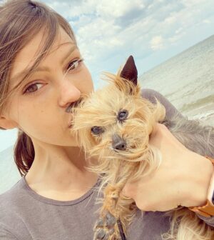Aimee Teegarden Instagram - Baby girl and the beach ❤️🐶🏖 #sandypaws