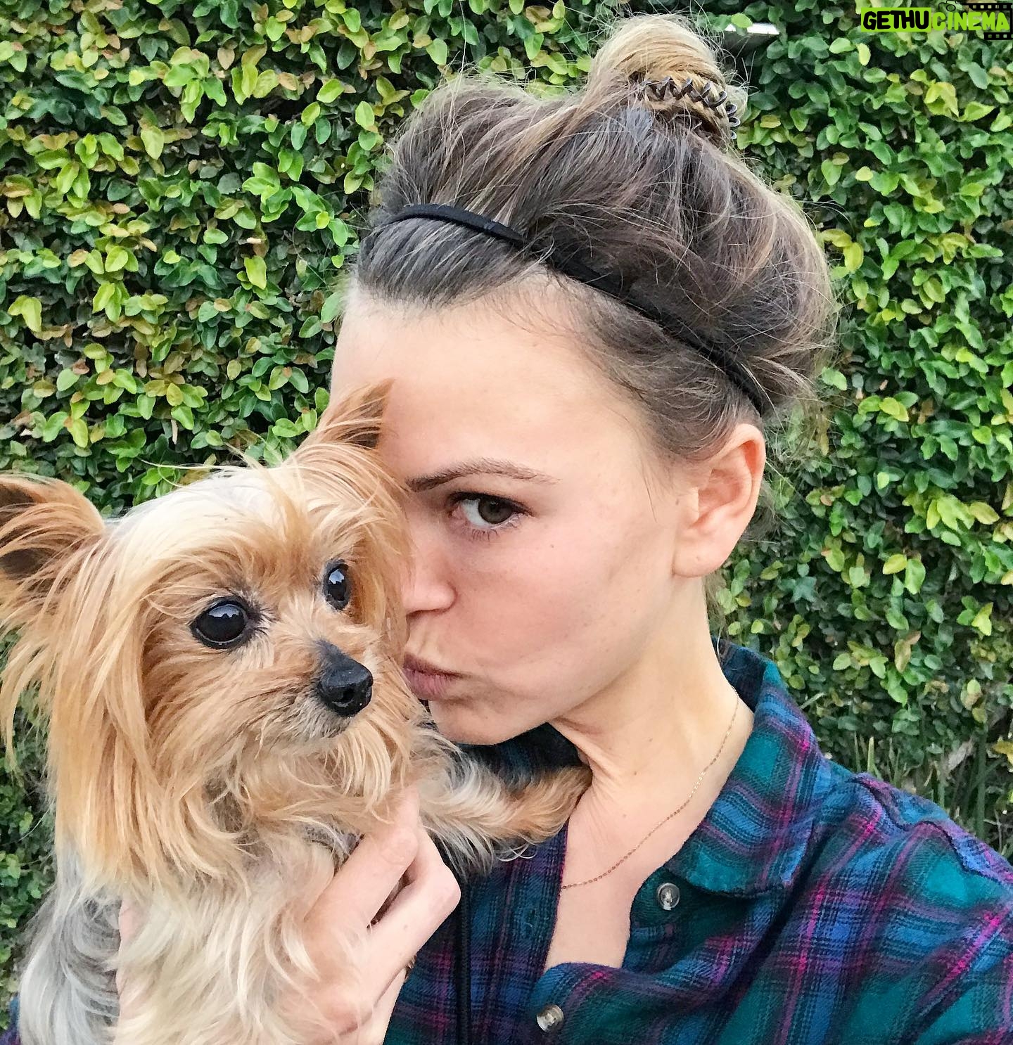 Aimee Teegarden - 3.2K Likes - šš¶ā¤ļø @mizzgizmo could not be more annoyed with me in this picš