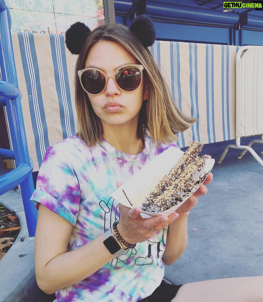 Aimee Teegarden - 5.1K Likes - Part Time Churro Model - Full Time Tie-dye Enthusiast #šØ