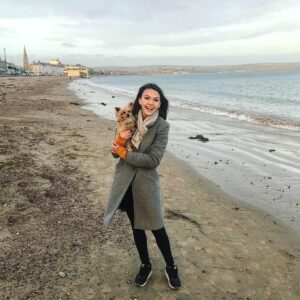 Aimee Teegarden Instagram - Cali girls be like, beach or bust....(even in England) #beachlife 🌊🐶☃️🇬🇧😘🎄🧣