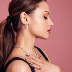 Aimee Carrero Instagram - Independent Spirit Awards 🕊️⁣ ⁣ Thanks to @sagindie and @darrien_straightnochaser for seating me at the only table to polish off 3 bottles of champs ⁣ Styling: @bradgoreski @daniela_viviana Dress: @dior Hair: @hairbyaviva Makeup: @simonesiegl ⁣ Portraits: @imdb @michaelrowephoto Carpet: @shutterstock Event: my beloved @vivienkillilea