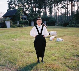 Aimee Carrero Instagram - #TheMenu is now streaming on @hbomax!⁣
⁣
Here are some bts pics shot on portra 400⁣ 📷
⁣
@themenufilm 
@searchlightpics 
@hyperobject_industries