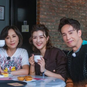 Aimee Chan Instagram - It was such a fun time chatting with legendary 🌼🌸you 嘉玲姐  @carinalau1208 ！ You're so amazingly approachable and  easy to talk to! I admire how down to earth and capable you are. Capable of balancing family and work seamlessly.  Thank you for inviting us to go on your show "  嘉人自有约 "  and for sharing bits of your marriage secrets! 💕  Shhhh... 

For those who also want to know, please watch the show tonight !  Hehe! 👀

Fun fact: She was one of the MHK judges on the night I was crowned! 👑 👑👑👑👑

@moses_chan_
Mine as well as hubby's outfits:  @theswankofficial 
Styled by: @wwchezw 💕