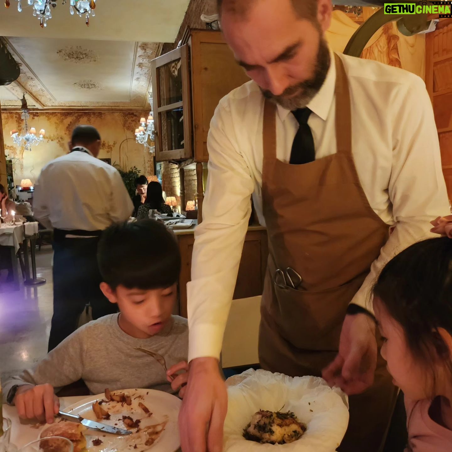 Aimee Chan Instagram - Barcelona has given hubs and me alot of romantic memories. I'm so happy we can travel as a large family this holiday to experience it all over again! 🥰 #happymood #family dinner tonight was absolutely delish ! 😋 #antigua #happy #barcelona #foodie #familymemories #chanchanfamily #familyiseverything #christmasholiday
