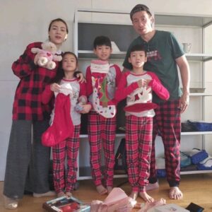 Aimee Chan Instagram - Feliz navidad! ( Merry Christmas! ) everybody from beautiful Barcelona! 🎄🤶🎅🌲 Been so busy the last week so haven't shared much from our trip, but will soon though! Stay healthy and happy in the meantime. 💖

#merrychristmas #chanchanfamily #familytrip #love #spain #barcelona #holiday #winter