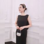 Aimee Chan Instagram - Felt like #royalty in this #beautiful, #understated, #chic @fendi gown. Thanks again to the #glamteam ✨️ for helping me look my best during the 2023 awards ceremony. 😘 It was truly one to remember! 💖 Xoxo! 🥰 ✨️Dress: @fendi ✨️Rhinestone purse: @fendi ✨️Hairband: @jenniferbehr @lanecrawford ✨️Diamond watch (My own) : @tiffanyandco ✨️Diamond earrings (My own): @debeersofficial ✨️Diamond ring (My Own): @cartier ✨️Stylist: @wwchezw ✨️Hair: @rem_kelvintsuiii ✨️Makeup: @zoefan ✨️Photo: @moses_chan_ @kaka04150415 @garlychan #ootd #ootdhk #fashion #blackdress #simple