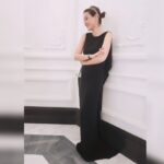 Aimee Chan Instagram – Felt like #royalty in this #beautiful, #understated, #chic @fendi gown. 

Thanks again to the #glamteam ✨️ for helping me look my best during the 2023 awards ceremony. 😘 It was truly one to remember! 💖

Xoxo! 🥰

✨️Dress: @fendi
✨️Rhinestone purse: @fendi
✨️Hairband: @jenniferbehr @lanecrawford
✨️Diamond watch (My own) : @tiffanyandco 
✨️Diamond earrings (My own): @debeersofficial
✨️Diamond ring (My Own): @cartier
✨️Stylist: @wwchezw
✨️Hair: @rem_kelvintsuiii 
✨️Makeup: @zoefan
✨️Photo: @moses_chan_ @kaka04150415 @garlychan

#ootd #ootdhk #fashion #blackdress #simple