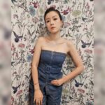 Aimee Chan Instagram - Being confident and comfortable in my own skin is sexy... 💕 Totally digging the #coolgirl #vibe. #ootd #jeans #fashion @simhkai @lanecrawford