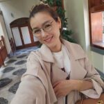 Aimee Chan Instagram - My idea of an off duty outfit is comfort. comfort and comfort. Something I can really move in and feel good in. Trying out socks with sandals but my verdict is still out on this! 🤗 Love jacket season !🥰 #momduty #ootd #ootdhk #sweatpants #trenchcoat #wednesday