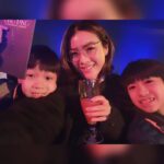 Aimee Chan Instagram - 好難得可以喺香港迪士尼奇妙夢想城堡前欣賞到郎朗世界級嘅演奏，再配合舞台嘅視覺特效及迪士尼朋友同台演出，絕對係史無前例的娛樂體驗! Last night was magical 🌙! I enjoyed the world-class performance by piano virtuoso Lang Lang with the 2 boys. 👬 We were in awe with his touching performance ! 🎵 I was also impressed with the stunning visual effects on the castle while the Disney characters danced away. It was definitely a special memorable night, and boys totally konked out asleep in the car afterwards! 😊 Thank-you @hkdisneyland for the special invitation and experience to see and meet @langlangpiano in person and for making our normal bed-time routine alot more #magical ! 😊 #happymom #DisneyLiveInConcert #HKDisneyland #香港迪士尼樂園 #DisneyMomentsHK @LangLangPiano