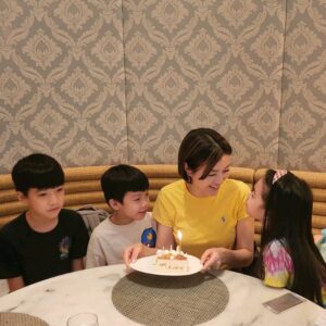 Aimee Chan Instagram - Every day seems like a birthday celebration with these sweet peas! 💖 #flashback #birthday #lunch 
@mo_hkg