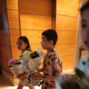 Aimee Chan Instagram - #feelingloved  #flashback to a special day. 💕
🌸🌼👑🌸🌹💐🏵🌸🌼🌹💐🏵🌸🌼🌸🌼🏵🌼🌹🌹

An hour for a celebration felt short but sweet as we went back to the daily grind. Another warm memorable Mother's Day ! 💕