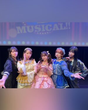 Aina Aiba Instagram - #ブロードワイミュージカル Photo🫶

てるちゃんの脚本、素敵なお話だったな〜！
みんなといる時間がとても楽しいのです！
ゲストに呼んでもらえてHappyでした☺️

#チームY 
#佐々木未来
#愛美
#伊藤彩沙
#千春
#ainstagram